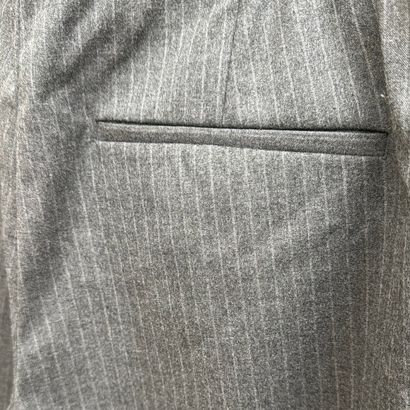 H&M NWT Gray Dress Pants Pinstripe with Textured Fabric and Tapered Fit - Picture 3 of 9